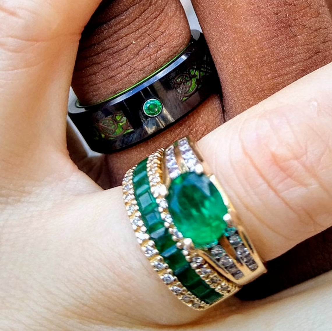 Fashion Men 8mm Black Tungsten Wedding Celtic Dragon Ring Inlaid Green Zircon Punk Men Stainless Steel Green Carbon Fibre Ring