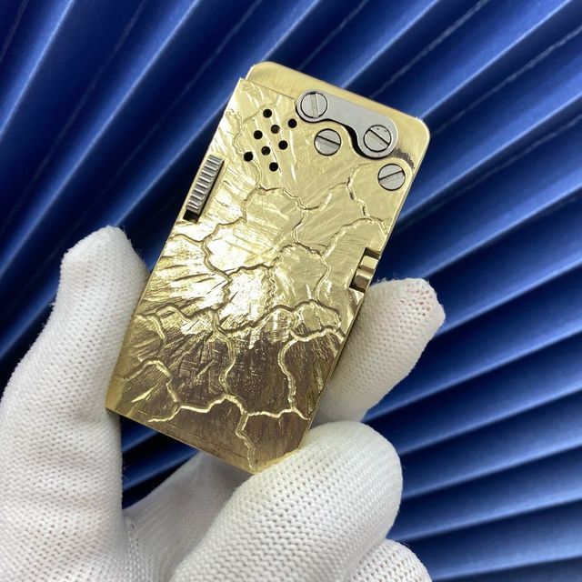 Manual Titanium Alloy Dragon Tongue Automatic Kerosene Lighter One-button Automatic Ignition Military Machinery Lighter